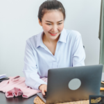 estoque de roupas infantis