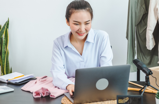 estoque de roupas infantis